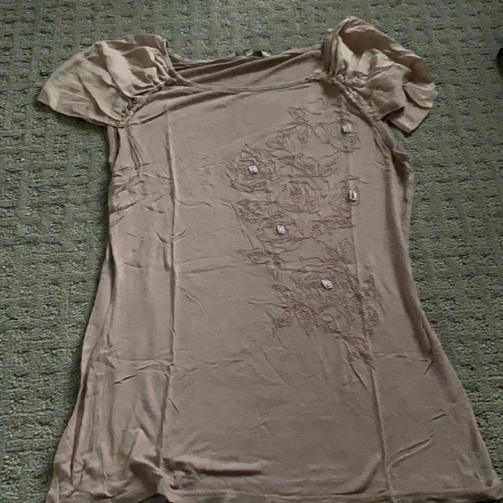 RW&CO beautiful flower detailing tee